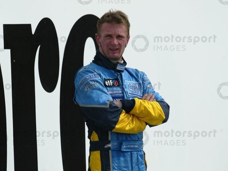 Allan McNish driving for Renault F1 in 2003